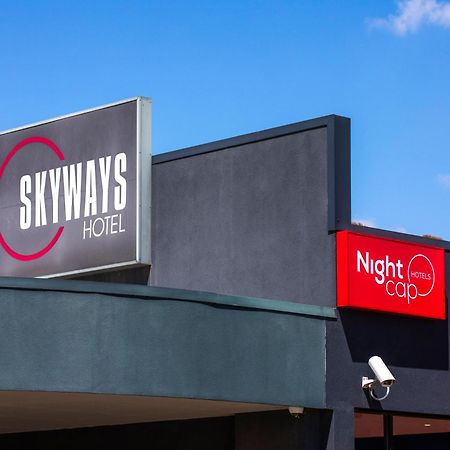 Nightcap At Skyways Hotel Melbourne Kültér fotó